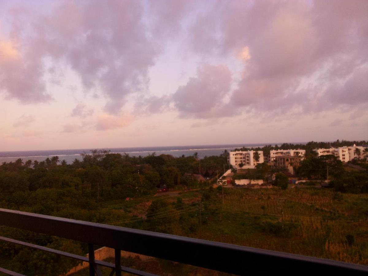 Shanzu Beach Apartment With Stunning Ocean View Mwakirunge Exteriör bild