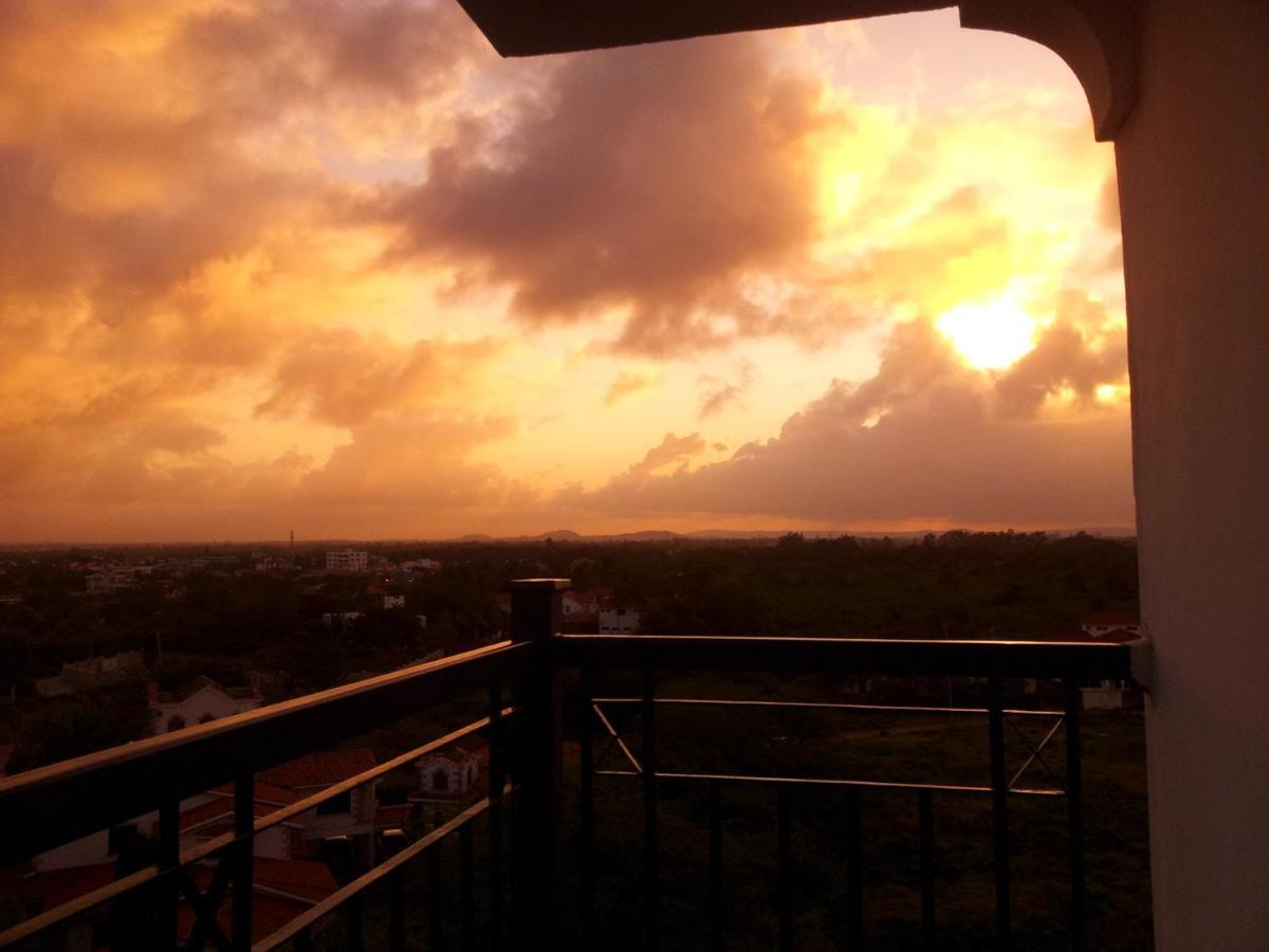 Shanzu Beach Apartment With Stunning Ocean View Mwakirunge Exteriör bild